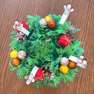 ‎Vtg metal Christmas candle holder with greenery